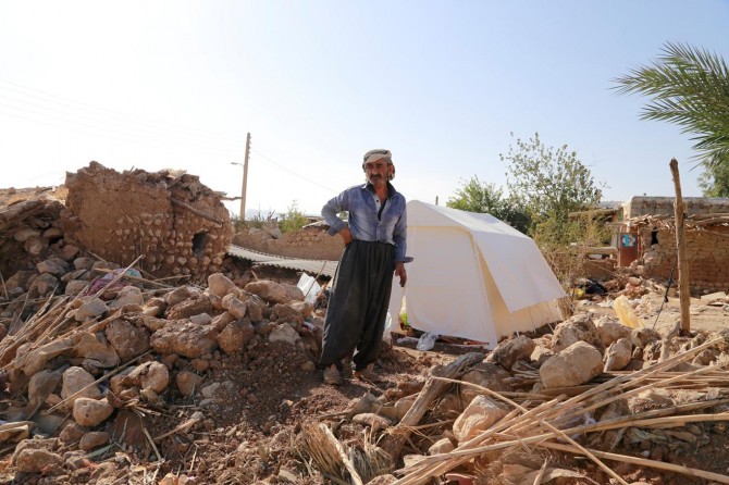 Evsiz kalan depremzedeler çaresizliklerini İLKHA'ya anlattılar