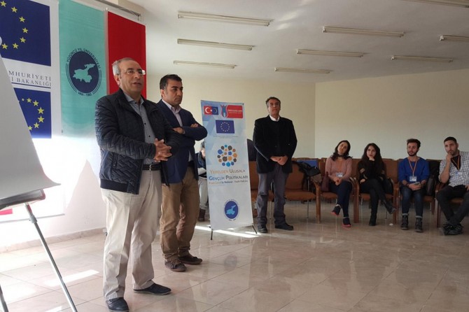 Rektör Battal öğrencilere Youthpass sertifikalarını verdi