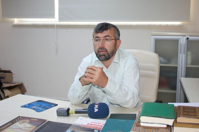 “Allah’a sevginin göstergesi Peygambere tabi olmaktır”