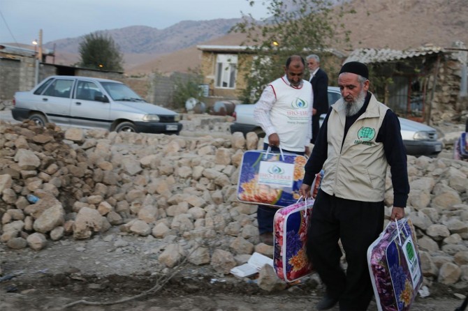 Hope Caravan provides aid to thousands of earthquake victim families in Iran