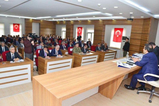 Vali Güzeloğlu muhtarlar toplantısına katıldı