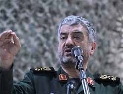 Besic Komutanı: "İran'a Yönelik Tehditlerin İçi Boş"