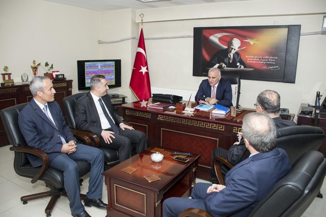 Van Valisi Zorluoğlu'ndan defterdarlık ziyareti