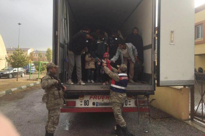 171 immigrants caught in a truck in Turkiye