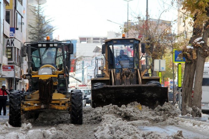 Van’da karla mücadele çalışması