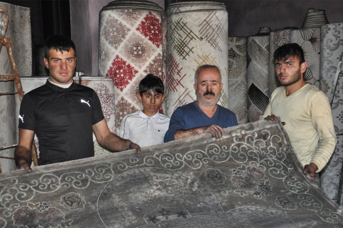 Halı dükkanında çıkan yangın 15 bin TL'ye mal oldu