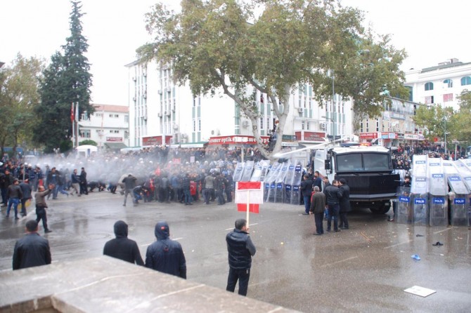 Polêsan midaxeleyî hilberînerên tûtinê kirin