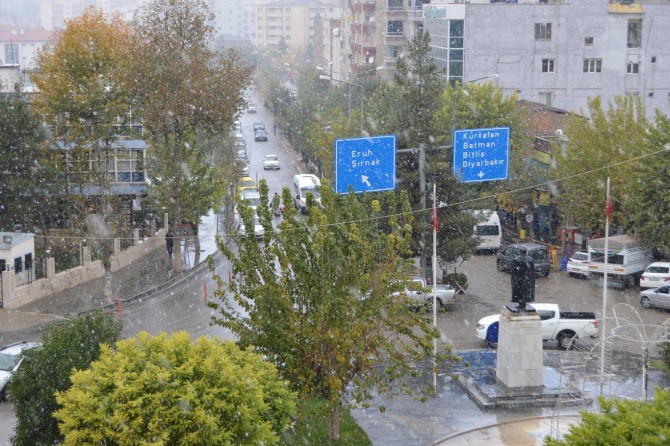 Siirt'te mevsimin ilk karı yağdı