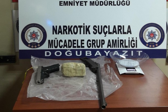 Ağrı'da uyuşturucu ve gümrük kaçağı ürünler ele geçirildi