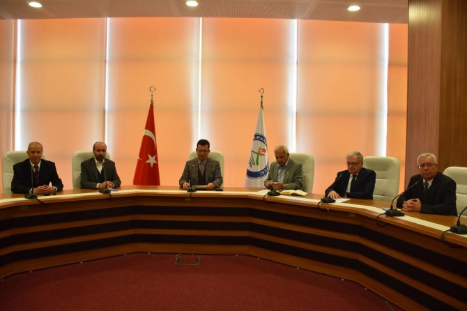 İslam'a hakaret eden akademisyen açığa alındı