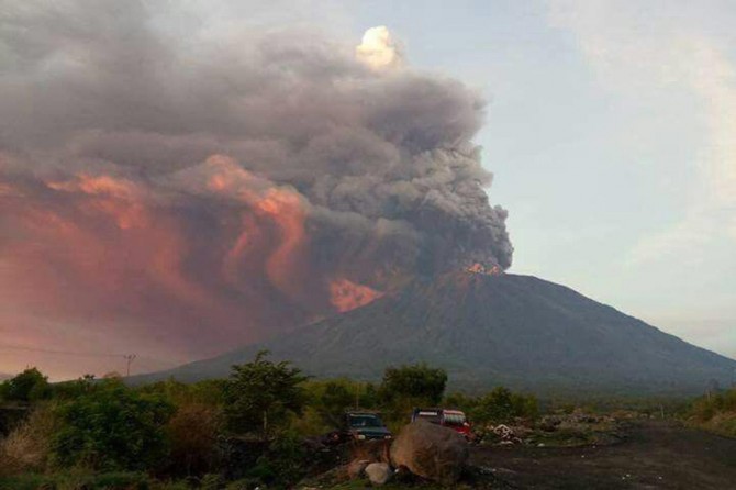 Agung Volcano erupts again