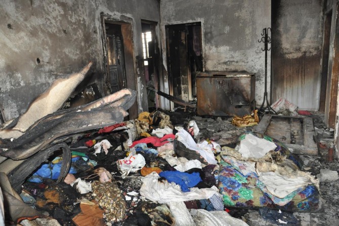 Batman Oymataş köyü Şeyh Çoban mezrasında çıkan yangın evi küle çevirdi