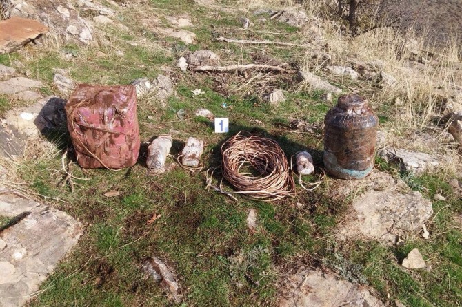 Bitlis Hizan'da PKK’ye ait ele geçirilen patlayıcılar imha edildi