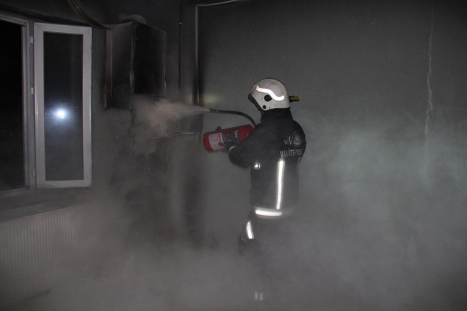 ​Van İpekyolu'nda kombi yangını paniğe neden oldu