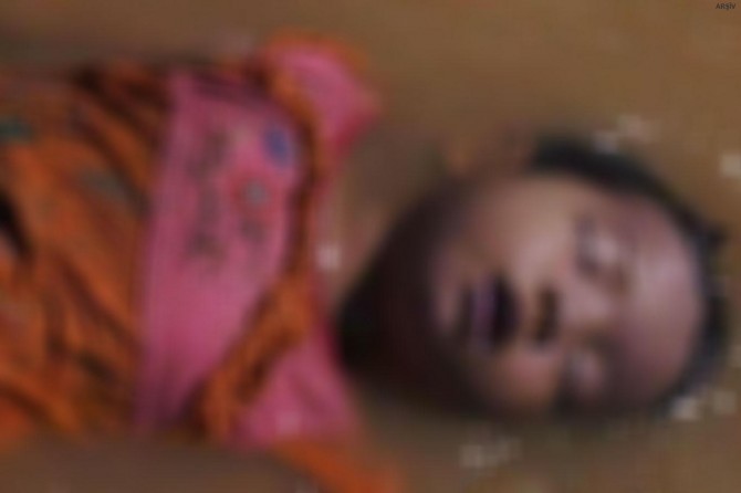 Muhammedê 3 salî li ser pişta diya xwe ji ber sermayê rehmet kir