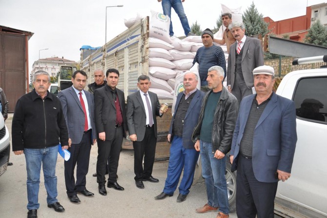 Çiftçilere arpa tohumu dağıtıldı