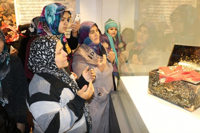 Mevlid Kandili’nde ​Gaziantep’te Sakal-ı Şerif'e yoğun ilgi