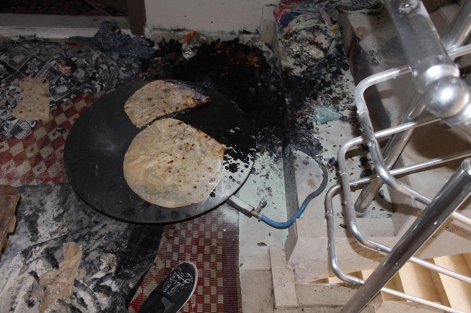 ​Adıyaman Kahta'da sac ekmeği yaparken tüp alev aldı