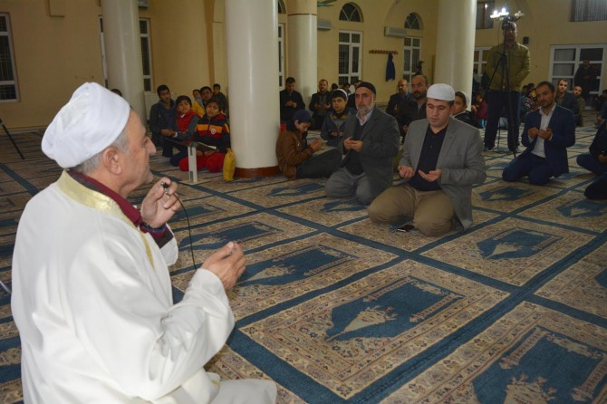 "Peygamberin sünnetini sevdirmek için bu tür geceleri fırsat olarak görüyoruz"