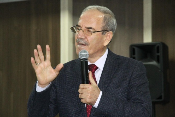 “Zarok li tiştên ku hûn dibêjin nanihêrin li tiştên ku hûn dikin dinêrin”