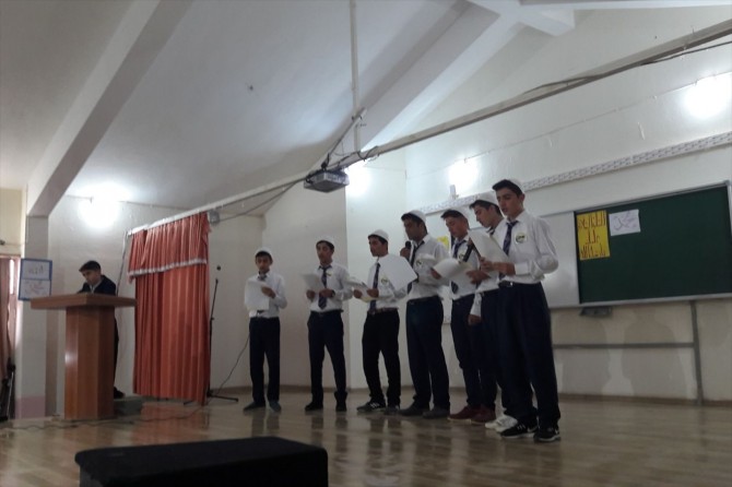 Lise öğrencilerinden "Mevlid-i Nebi" etkinliği