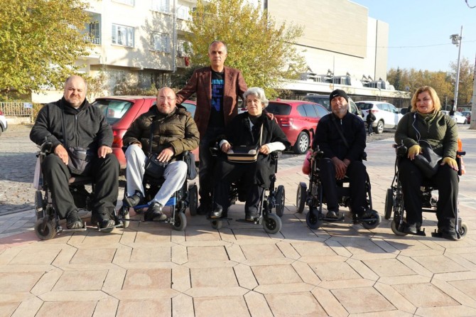 Engelliler sorunlarının çözüme kavuşturulmasını istiyor