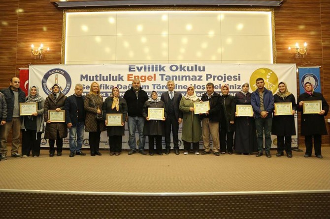 86 engelli çift evlilik okulundan mezun oldu
