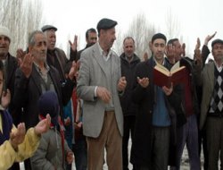 Muş`ta Halk Güneş Duasına Çıktı