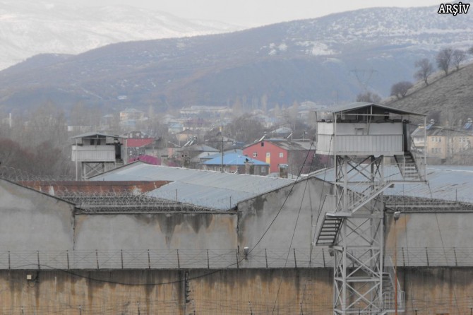 Cezaevinde 18 kişi zehirlendi