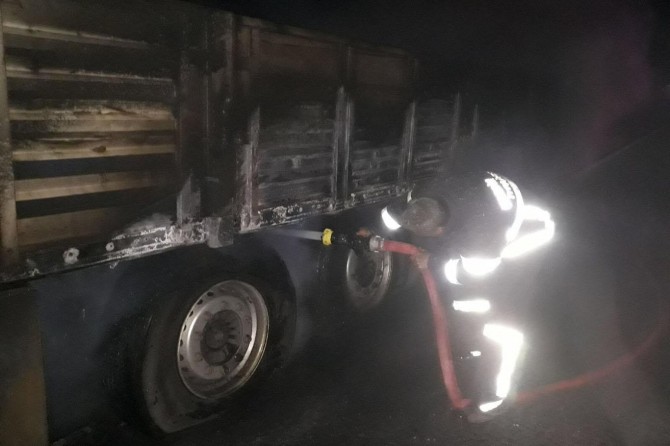 Mardin Kızıltepe'de seyir halindeki TIR aniden alev aldı