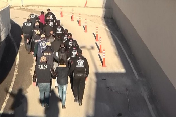 13 kesên ku ji ser medyaya civakî propagandaya PKKê kirin hatin girtin