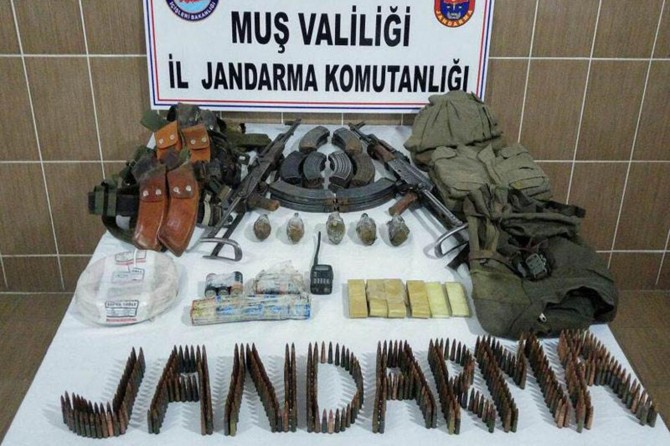 Muş'ta sığınakta silah ve mühimmat ele geçirildi