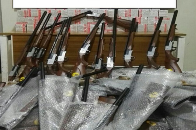 Hakkâri’de ruhsatsız av tüfeği ve sentetik ecza ürünü ele geçirildi