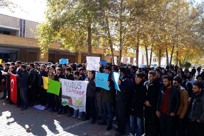 ​Öğrencilerinden ABD’nin şer planını tepki