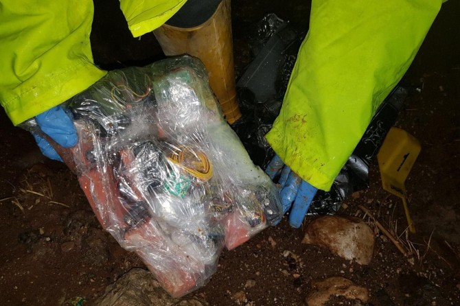 Şüpheli poşetlerden patlayıcı çıktı