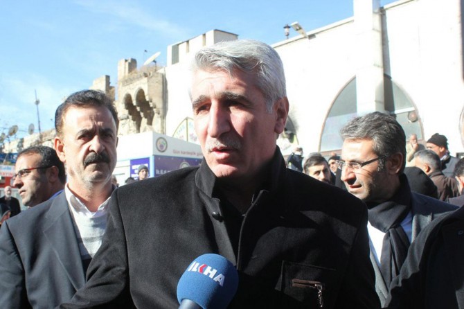 "Bu halk israil ve ABD'ye karşı dik duranların arkasında olacaktır"