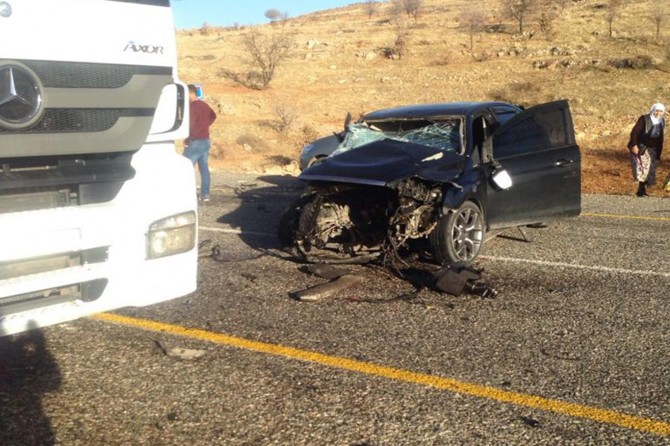 Gercüş-Midyat Karayolu'nda inek kazaya neden oldu: 2'si ağır 3 yaralı