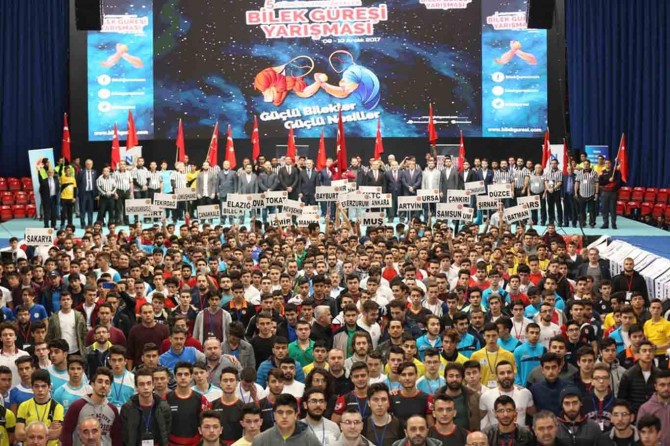 "Genç Erkekler Bilek Güreşi" yarışması tamamlandı