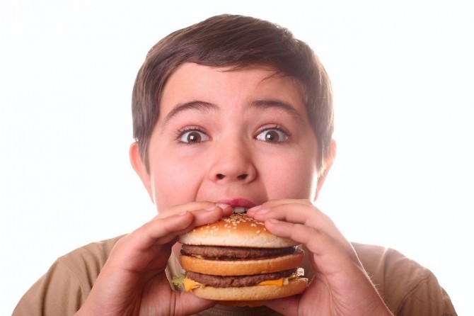 Obez çocuk sayısı hızla artıyor