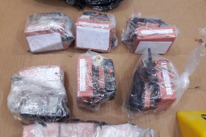 Takip edilen araçtan atılan poşetlerden patlayıcı çıktı