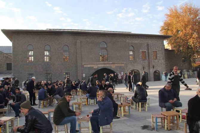 Diyarbekirî: Divê Tirkîye îsraîl wek dewletekê nas nake