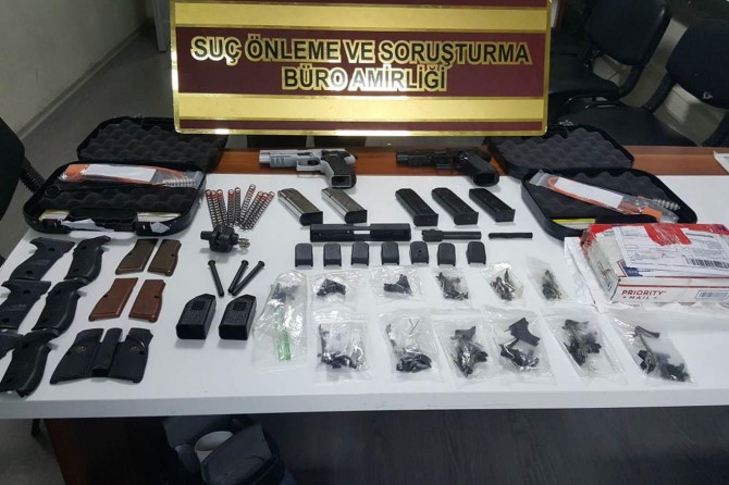 ABD'den gelen kargodan silah parçaları çıktı