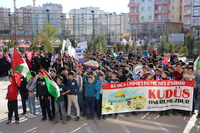 Öğrenciler "Kudüs bizimdir, bizim kalacak" dedi