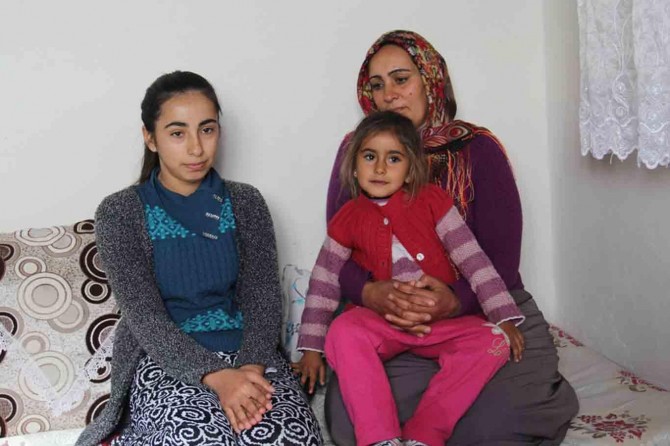 Yarı inşaat evde 7 çocuğuyla kalan kadın yardım bekliyor