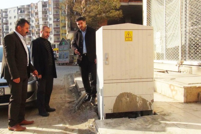 Dicle EDAŞ'ın kaldırım işgali halkı mağdur ediyor