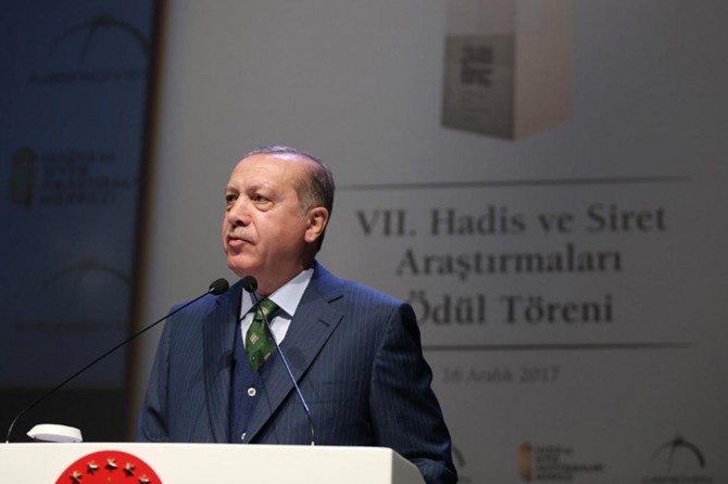 Sünnet ve siret olmadan, İslam’ın yaşanması mümkün değildir