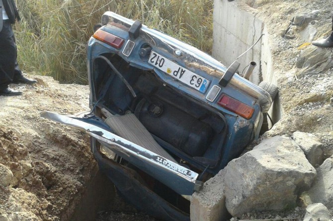 Şanlıurfa Akçakale'de otomobil çukura düştü: 1 ölü