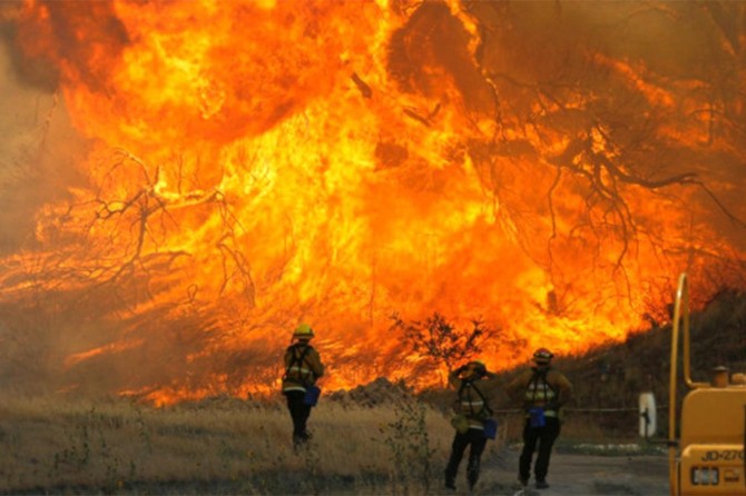 Kaliforniya on beş gündür yanıyor