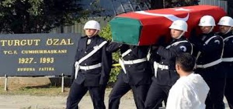 Özal'ın naaşı Anıt Mezar'dan çıkarıldı