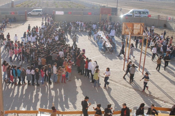 Öğrencilerden Filistinlilere destek amaçlı kermes